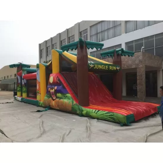 Curso De Obstáculo Inflável Da Selva