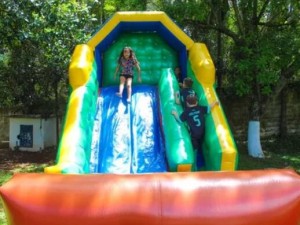 Os problemas de segurança que o slide inflável precisa considerar em design de estilo