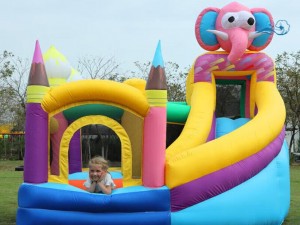 O castelo inflável está danificado. Como repará -lo?